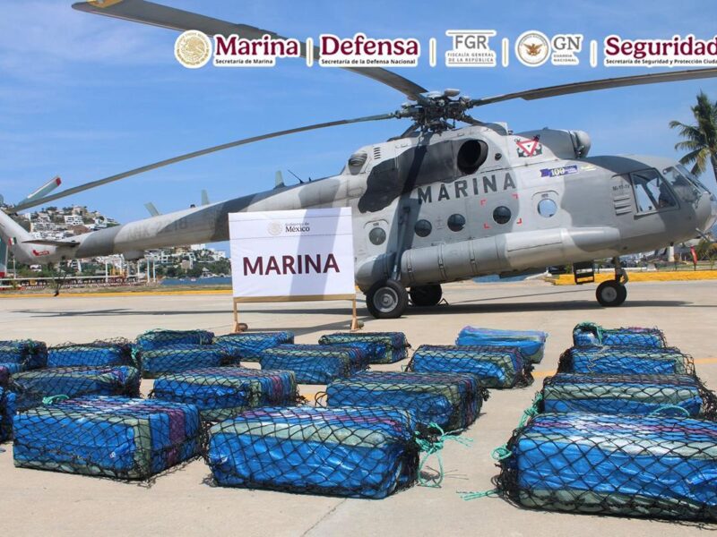 Marina incauta 26 bultos con presunta cocaína y detiene a dos extranjeros en costas de Guerrero