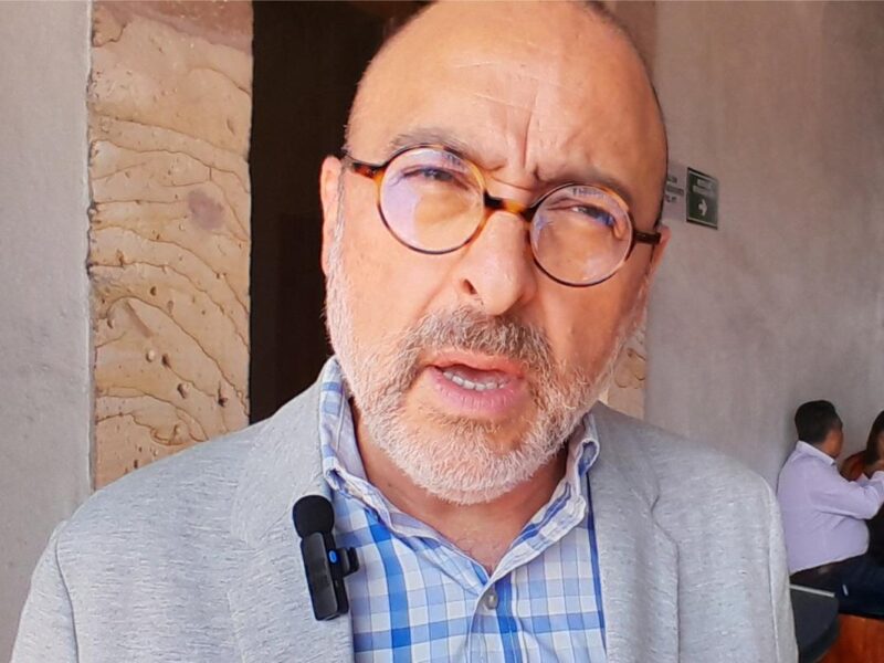 Mesa de negociación con Acachuén, está instalada a un lado de la comunidad