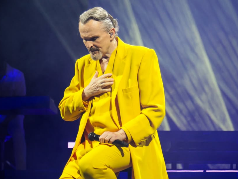 Miguel Bosé lanza fuerte crítica contra la ONU durante concierto en México