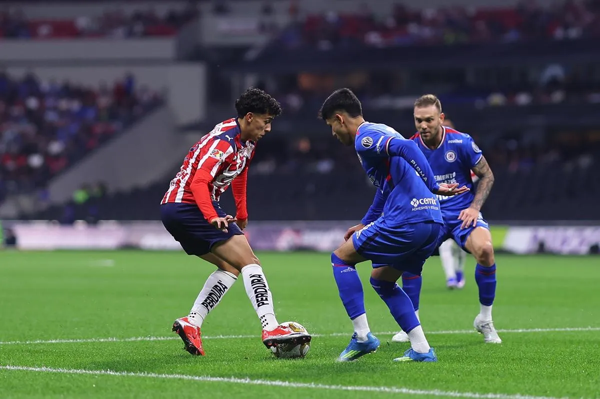 Milito deja atrás el polémico penal y pone sus ojos en el próximo partido