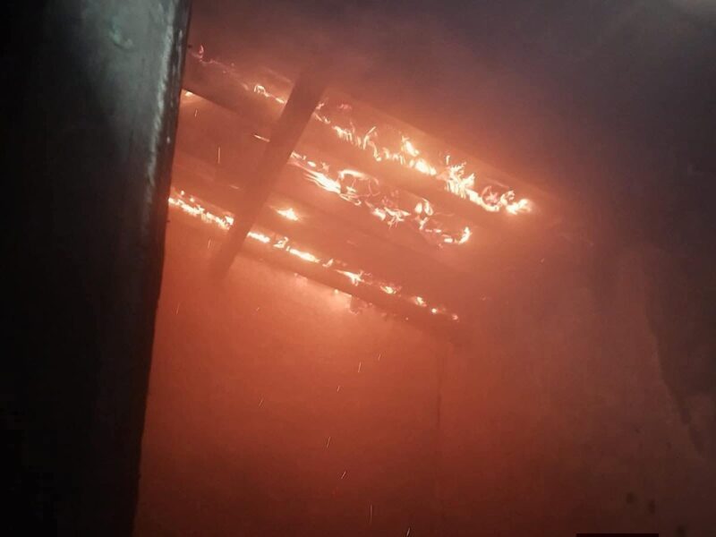 Momentos de tensión vivieron vecinos de una vivienda en llamas en La Piedad, Michoacán