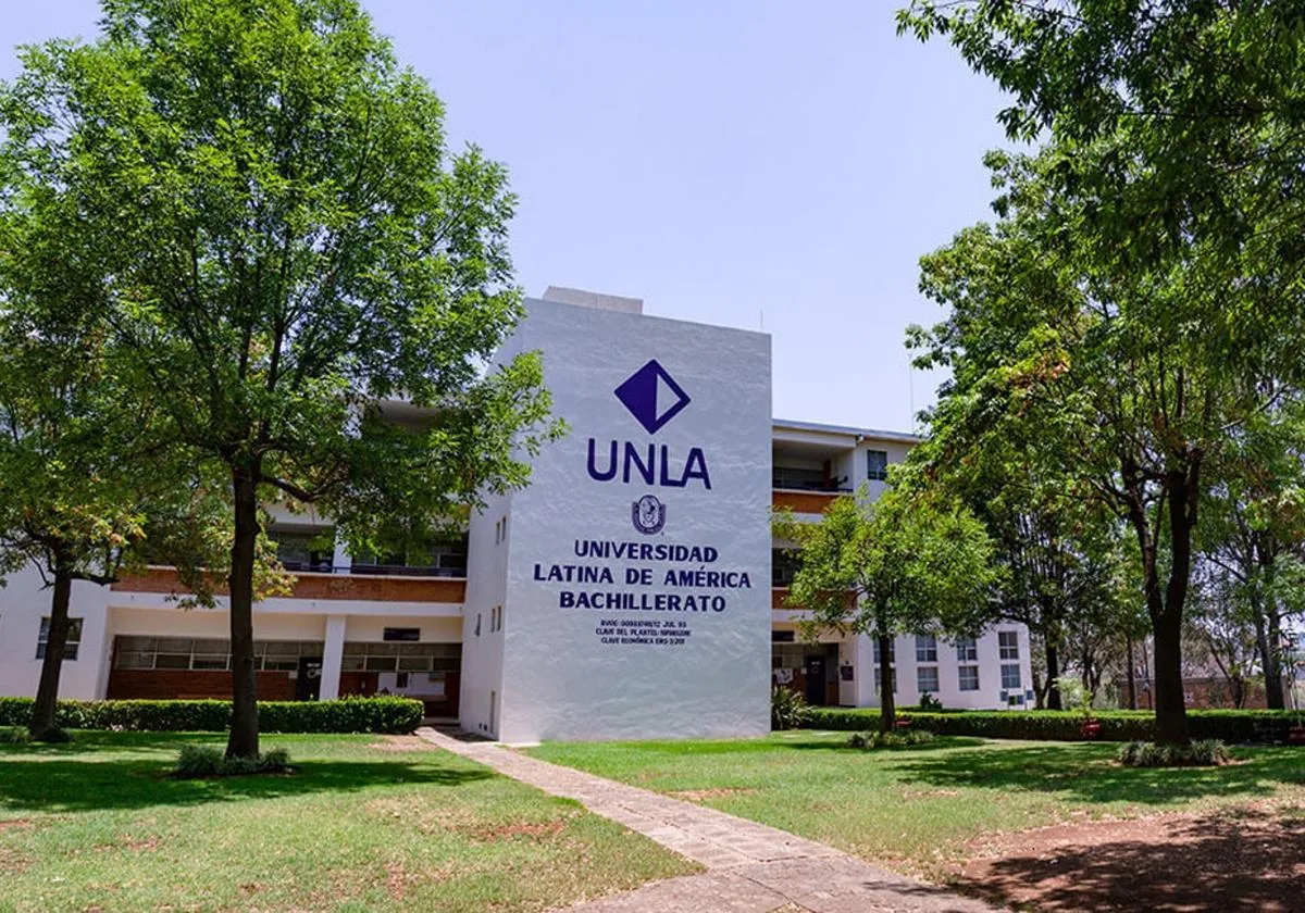 Niega UNLA que padre de familia ingresara armado a bachillerato