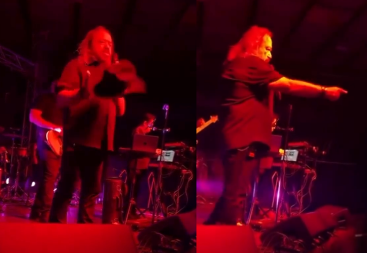 “¡No te lo voy a permitir!”: Vocalista de Los Acosta estalla contra fan que le aventó una texana en pleno show-1