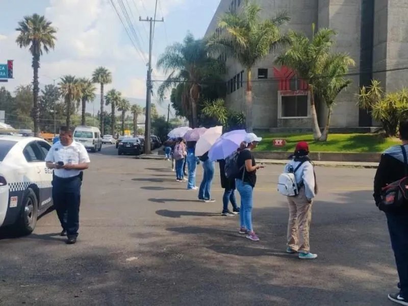 Normalistas bloquean Libramiento Sur y Siervo de la Nación en Morelia