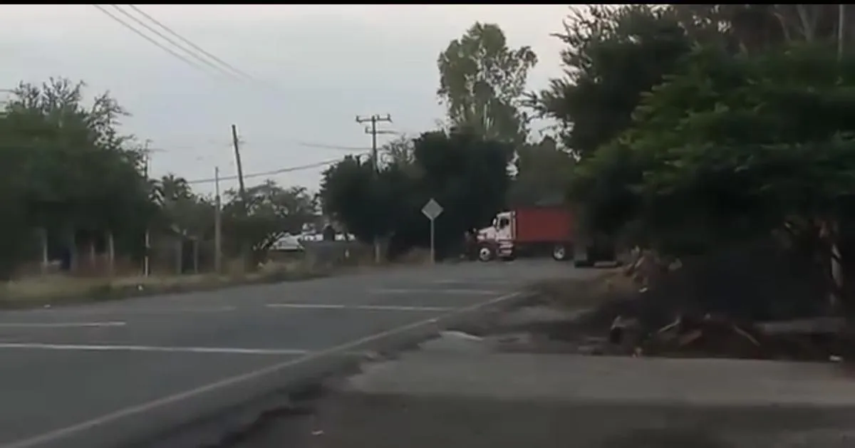 Nuevamente bloquean vialidades en Cotija; se desconoce quiénes encabezan tales acciones