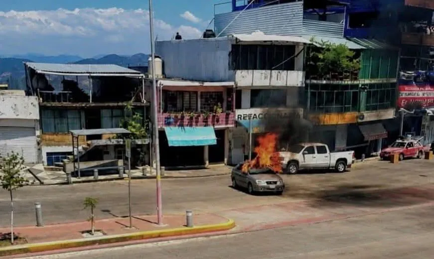 Operativo del Ejército Mexicano en Zitácuaro, desencadenó bloqueos carreteros y quema de vehículos