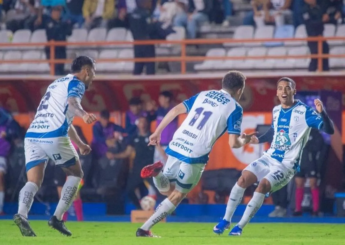 Pachuca toma ventaja ante Pumas en una agridulce semifinal