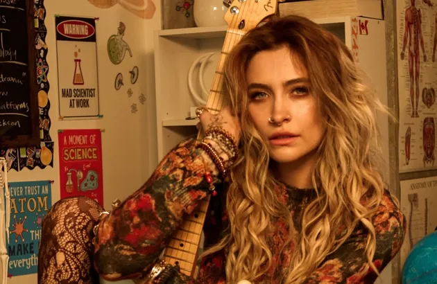 Paris Jackson se hace ecografía en el cuello tras comentarios de fans sobre su aspecto “raro”: “Me están asustando”