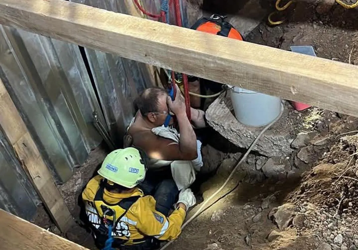 PC Michoacán encabeza exitoso rescate con vida de un hombre atrapado tras derrumbe en Morelia
