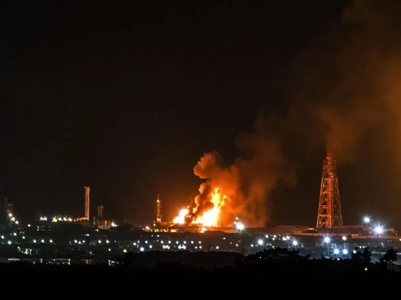 Pemex confirma fallecimiento de uno de los 6 trabajadores herido tras explosión en refinería de Salina Cruz