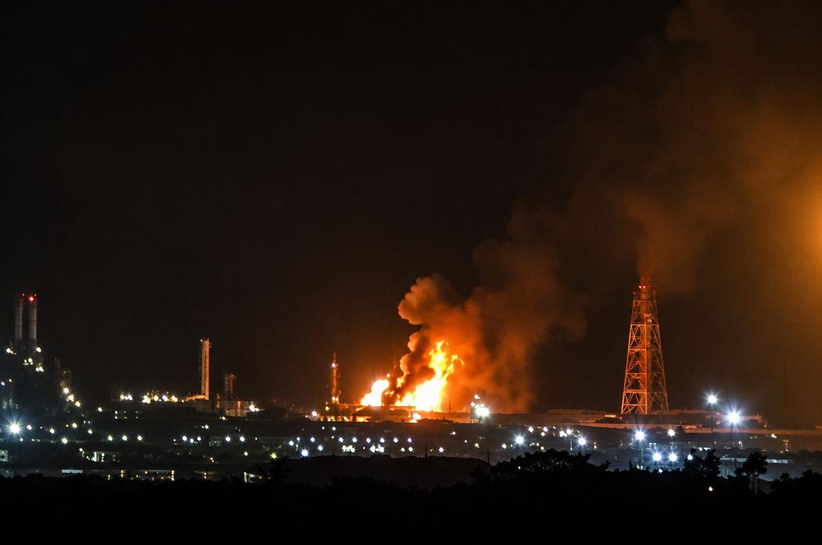Pemex confirma fallecimiento de uno de los 6 trabajadores herido tras explosión en refinería de Salina Cruz