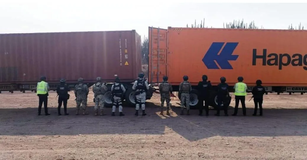 Recuperan Semar, GN y GC dos contenedores con reporte de robo en Michoacán