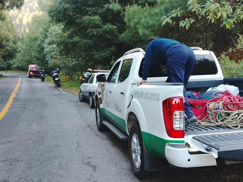 Rescatan a motociclista en carretera Morelia–Mil Cumbres