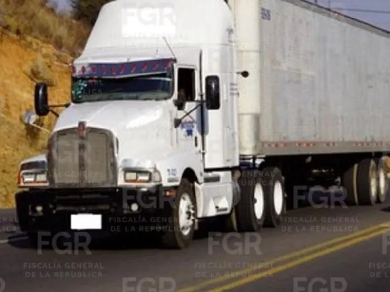 Roban tractocamión cargado con alimento para ganado en la Quiroga-Morelia