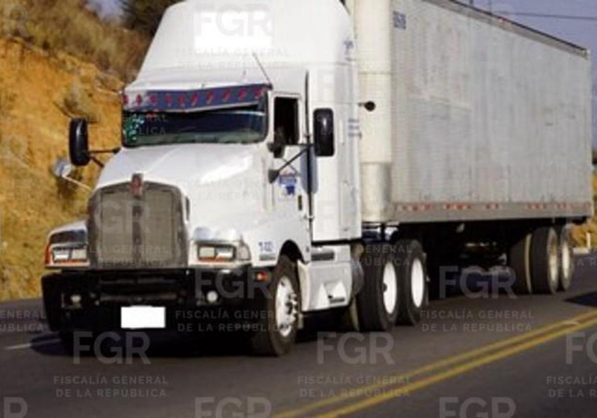 Roban tractocamión cargado con alimento para ganado en la Quiroga-Morelia