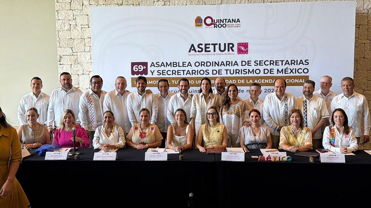 Roberto Monroy rinde protesta como nuevo presidente de Asetur México-2