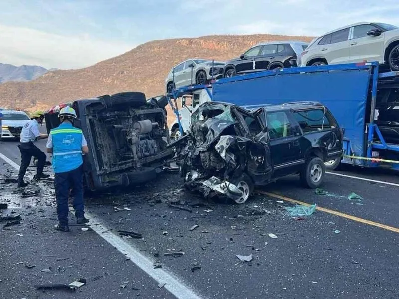Siete personas mueren tras choque y volcadura en la Siglo XXI en Michoacán