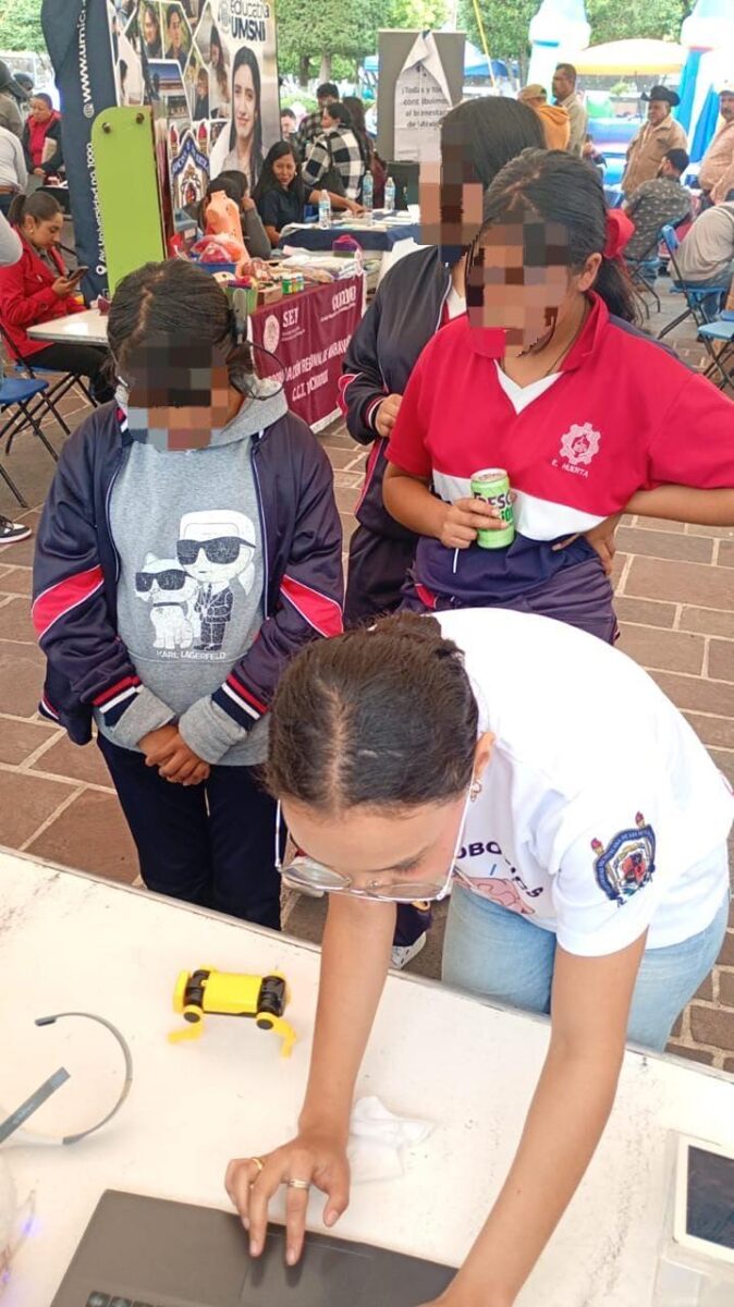 UMSNH acerca conocimiento científico a las nuevas generaciones-2