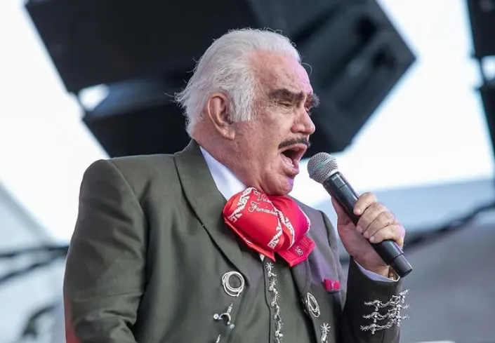 Vicente Fernández podría “volver” a los escenarios gracias a un holograma, revela Vicente Fernández Jr.