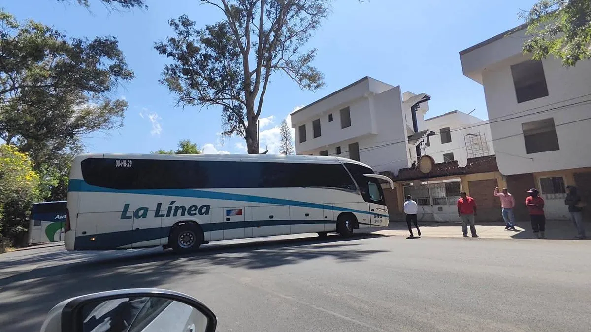 Violencia en Zitácuaro: reportan bloqueos, vehículos incendiados y quema de tiendas tras operativo militar-2