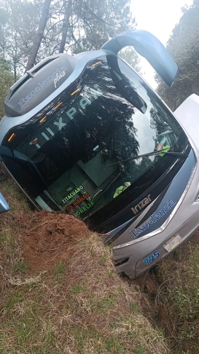 Vuelca autobús en Zinapécuaro y deja seis personas lesionadas-2