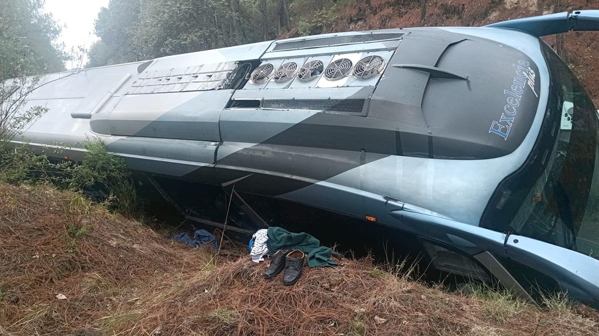 Vuelca autobús en Zinapécuaro y deja seis personas lesionadas