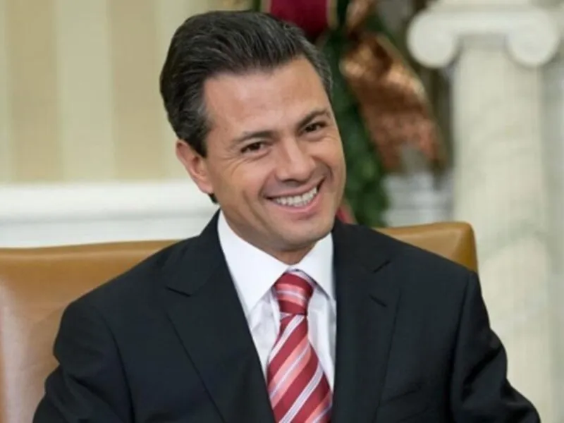 Zapatos de 20 mil pesos y traje: Así reapareció Peña Nieto en México