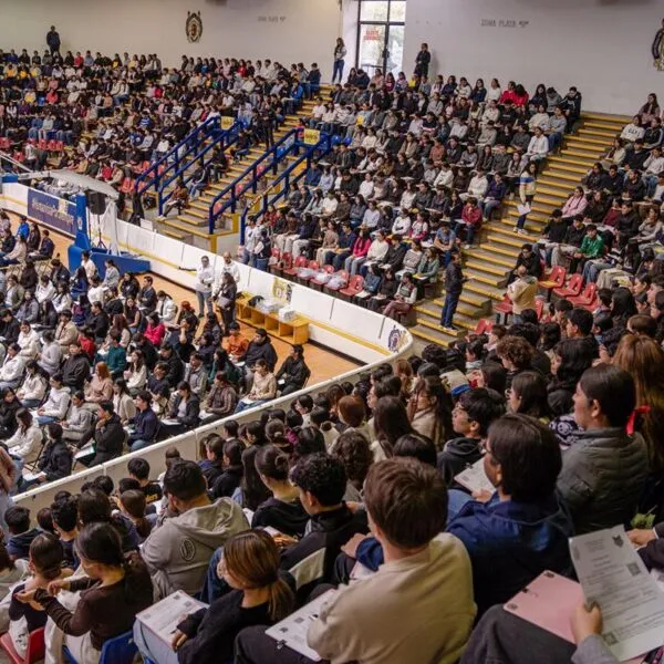 A creer en sí mismos, invitó Yarabí Ávila a aspirantes que realizan el examen de admisión a la UMSNH