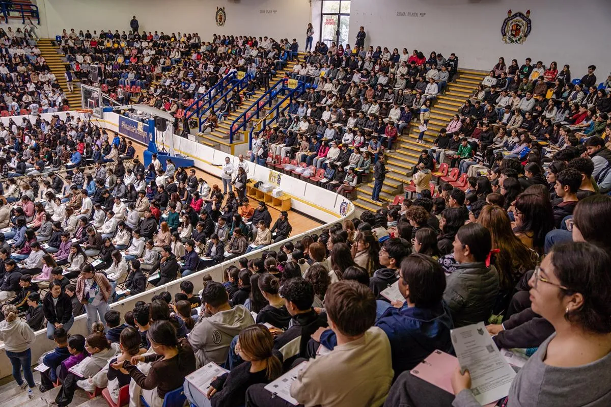 A creer en sí mismos, invitó Yarabí Ávila a aspirantes que realizan el examen de admisión a la UMSNH