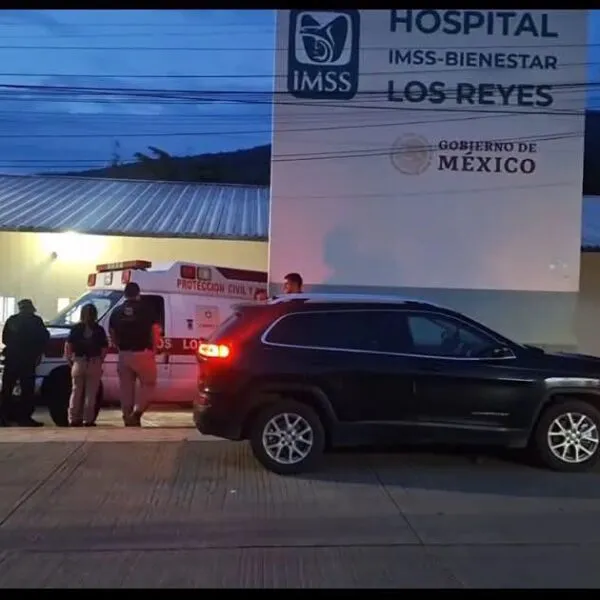 Un joven falleció y otras dos resultaron lesionadas tras accidente entre motocicletas en Los Reyes, Michoacán
