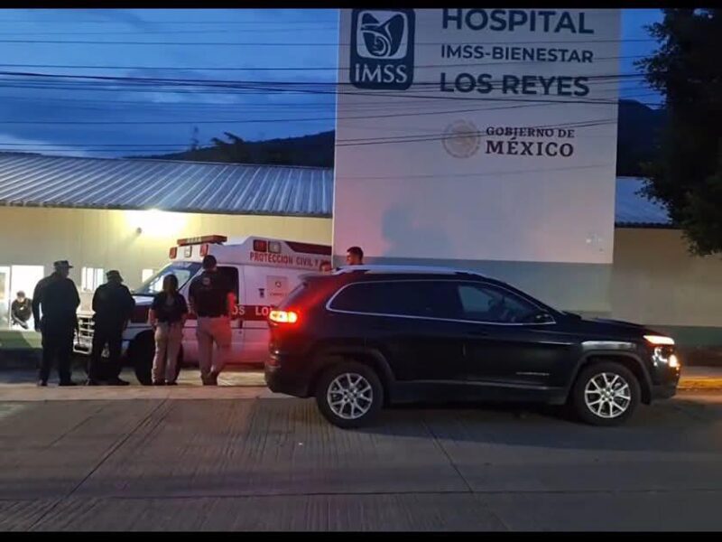 Accidente entre 2 motociclistas deja un muerto y dos heridos en Los Reyes, Michoacán