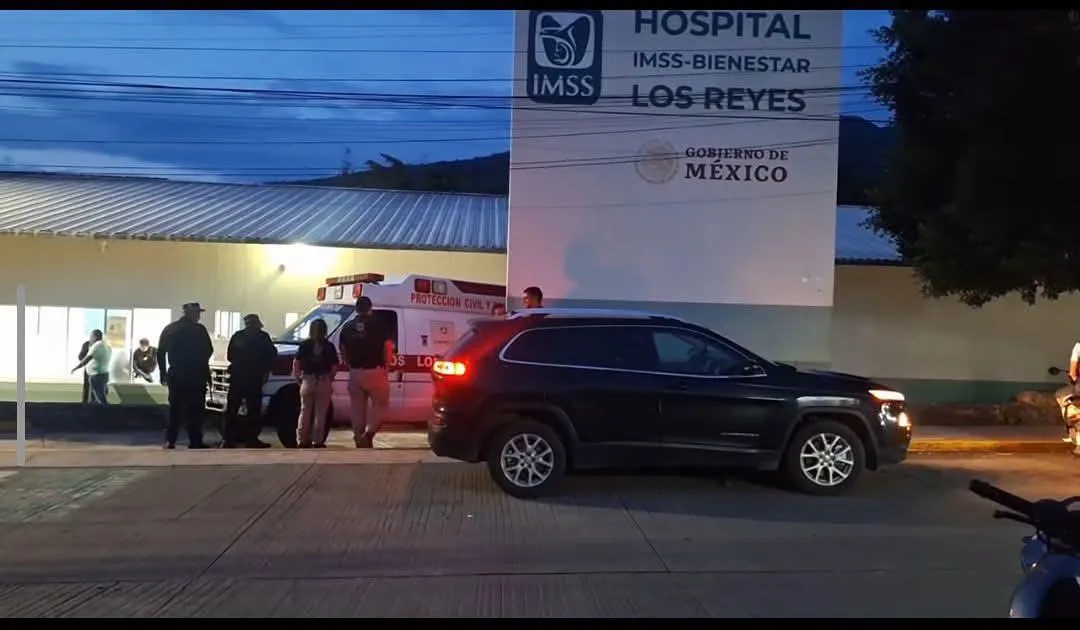 Accidente entre 2 motociclistas deja un muerto y dos heridos en Los Reyes, Michoacán