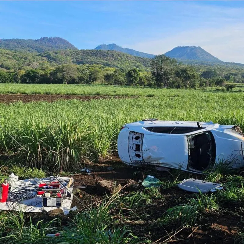 Aparatoso accidente en la Tacámbaro-Puruarán deja a una mujer lesionada