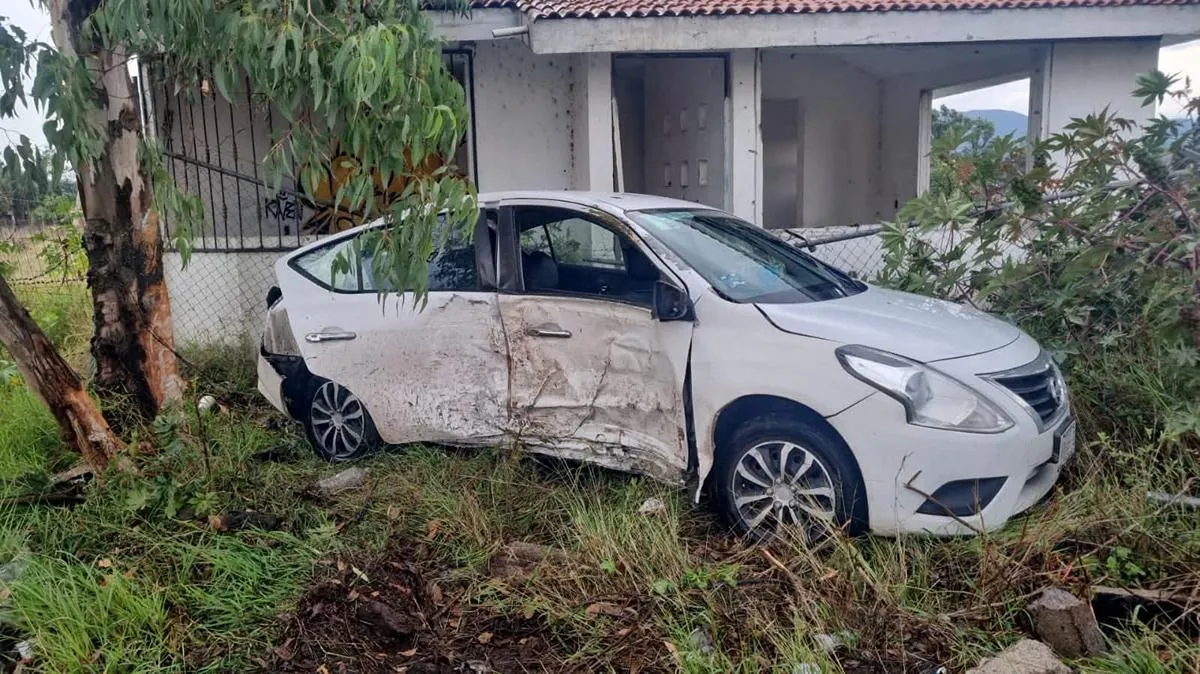 Accidente vehicular en la Morelia-Pátzcuaro deja únicamente daños materiales-1