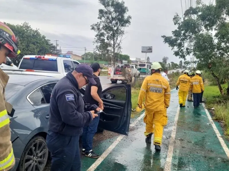 Accidente vehicular en la Morelia-Pátzcuaro deja únicamente daños materiales