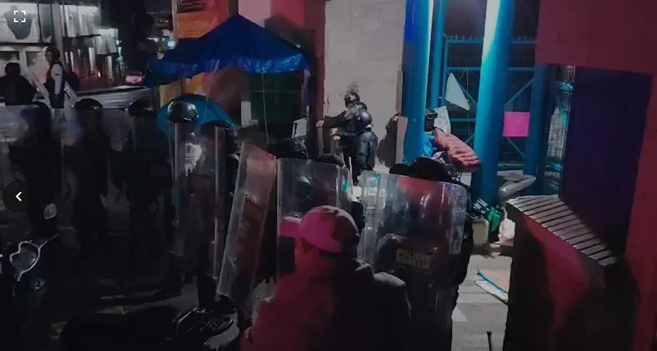 Acusan desalojo de plantón de grupo indígena por la fuerza en Santa María en Morelia