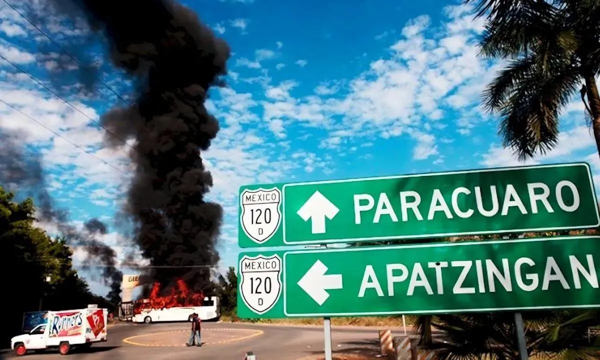 Acusan incumplimiento de protocolos para atender desplazamiento forzado en Apatzingán