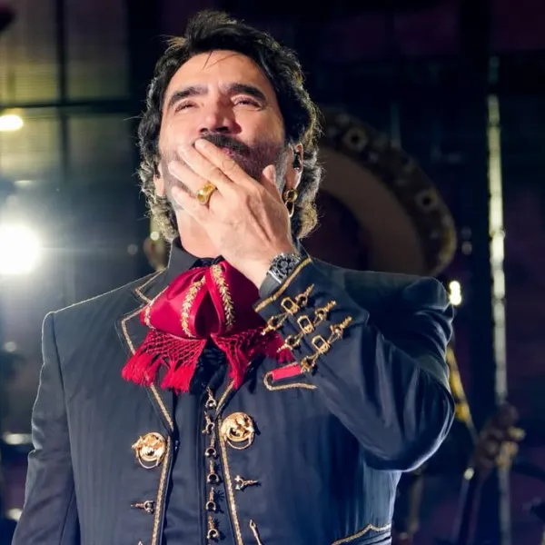 Alejandro Fernández en su mejor momento previo a La Minerva