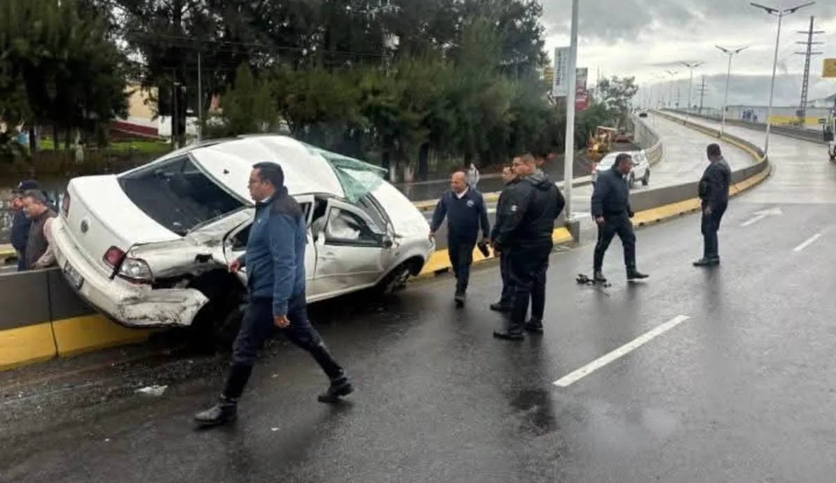 Aparatoso accidente en el libramiento de Morelia deja únicamente daños materiales-1