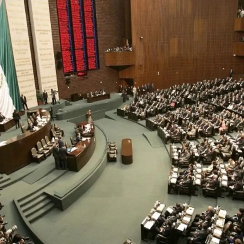 Congreso aprueba licencias de 13 legisladores de Morena