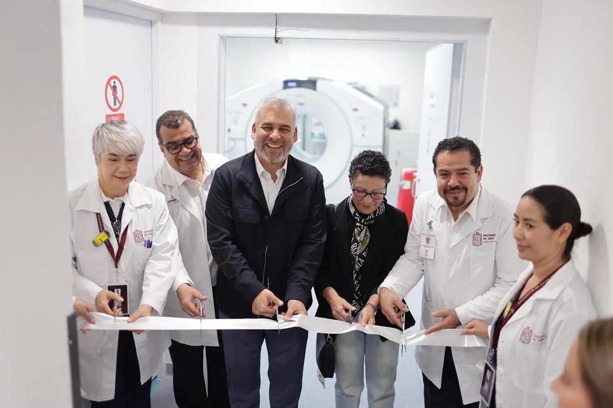 Avanzan tratamientos contra el cáncer en Michoacán; van 13 mil radioterapias en 10 meses: Bedolla