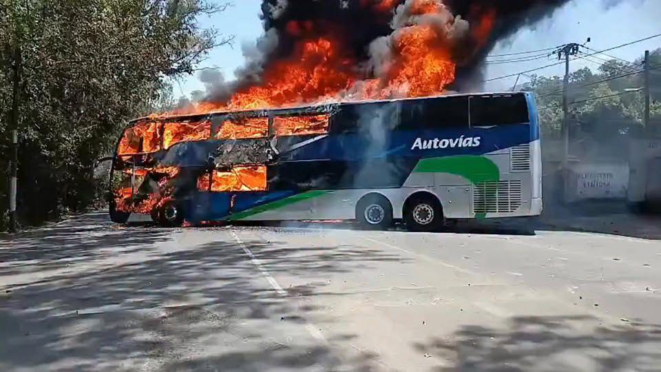 Bedolla advierte pérdida de concesión entre sanciones a transportistas por narcobloqueos en Zitácuaro