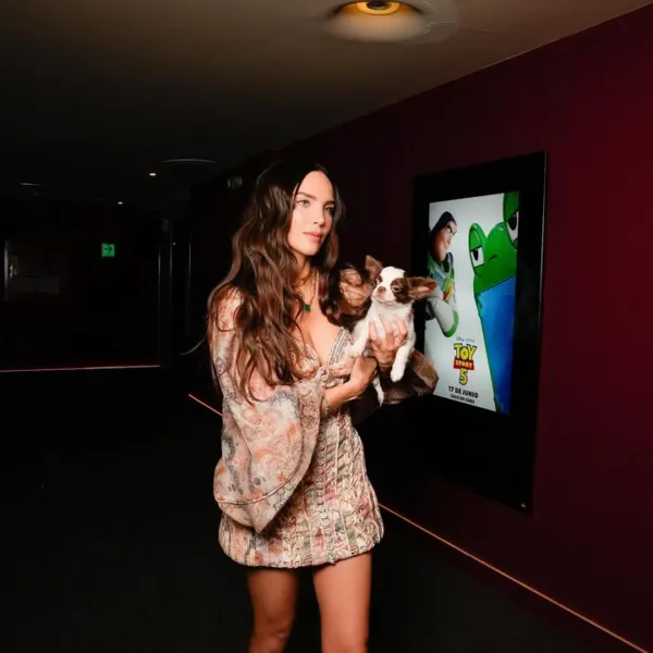 Belinda habla de su participación en Toy Story 5; promueve donación de juguetes
