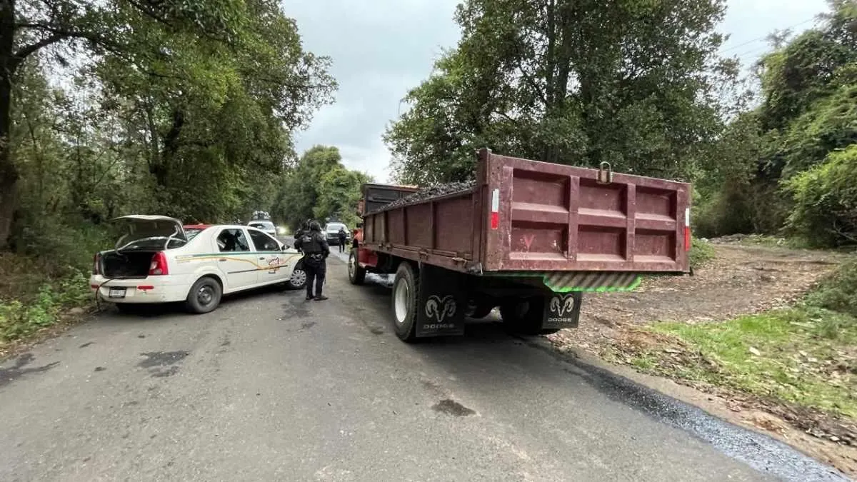 Bloqueos en Michoacán dejan vehículos incendiados y daños por disparos