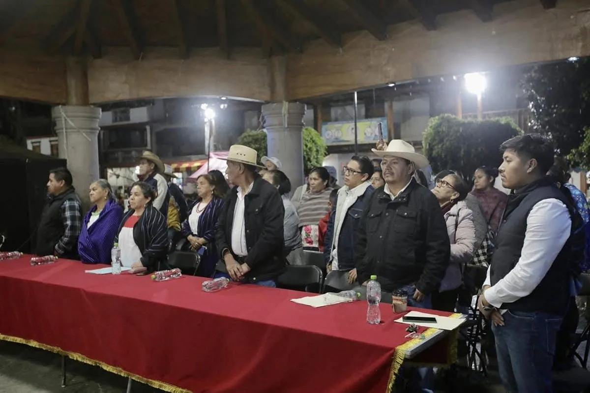 Cierran accesos por las noches en Cherán, Michoacán