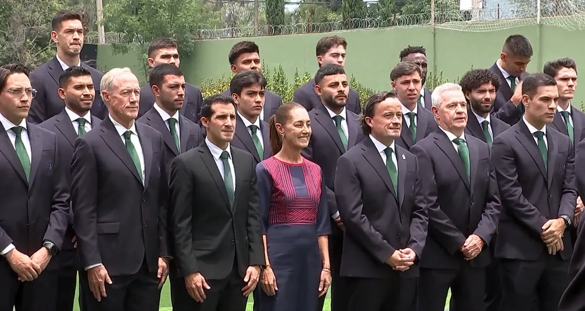 Claudia Sheinbaum abanderó a la Selección Mexicana rumbo al fiesta grande del futbol