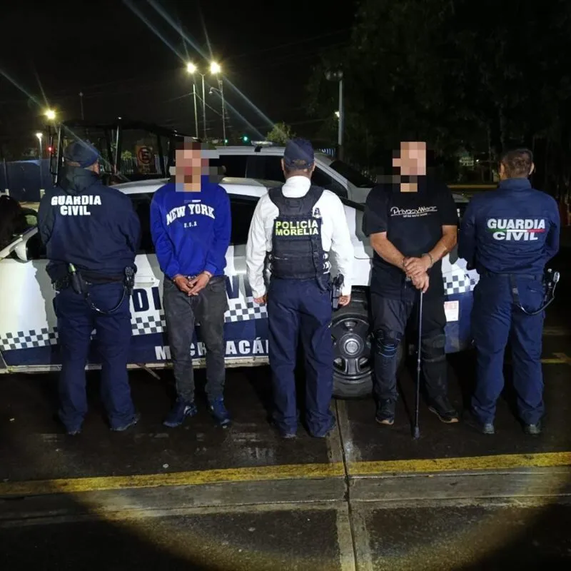 Detienen Policía Morelia y Guardia Civil a Colombiano y Sinaloense por asalto con violencia a tienda Oxxo Centro