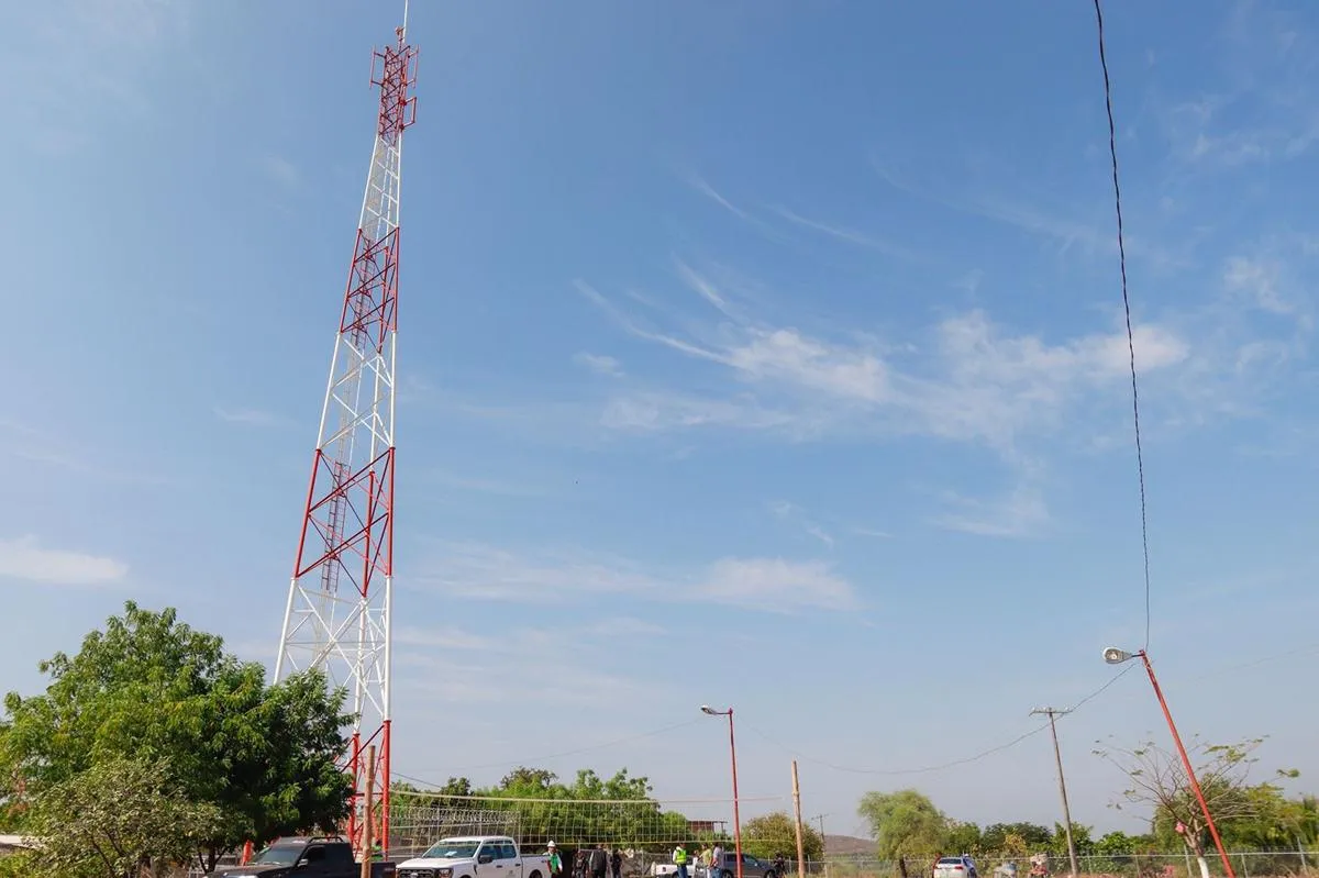 Con 17 torres instaladas, avanza red de telecomunicaciones en la Autopista Siglo XXI
