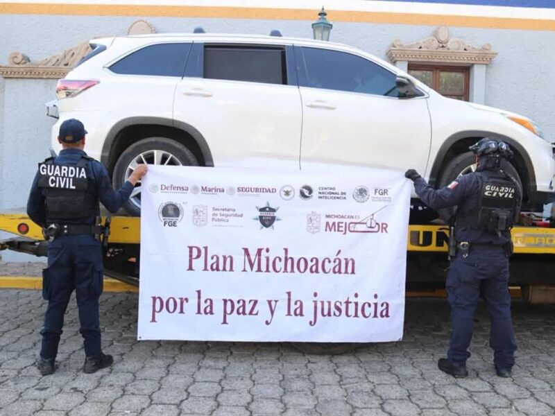 Detienen a dos presuntamente en posesión de armas y drogas en Morelia