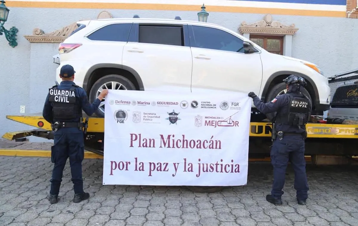 Detienen a dos presuntamente en posesión de armas y drogas en Morelia